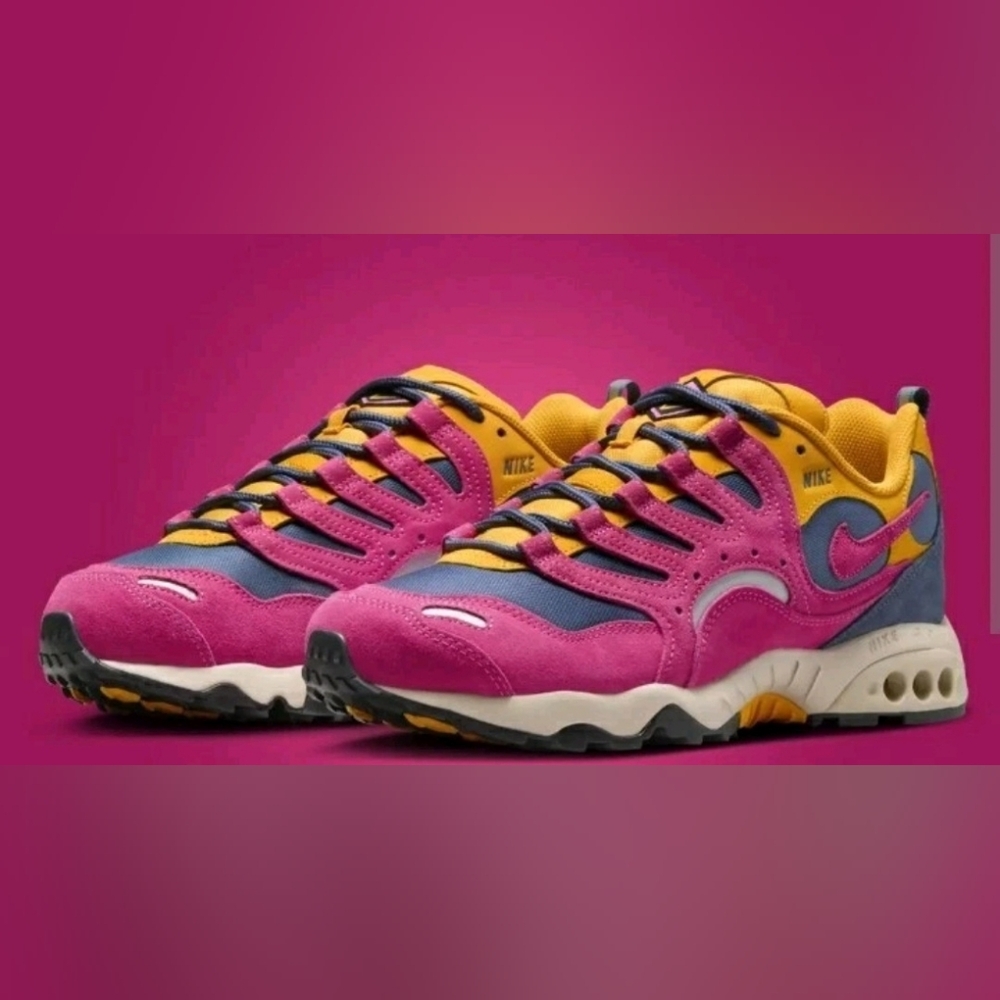 Size 10 - New Men's NIKE AIR TERRA HUMARA ,Alchemy Pink And Difused Blue'